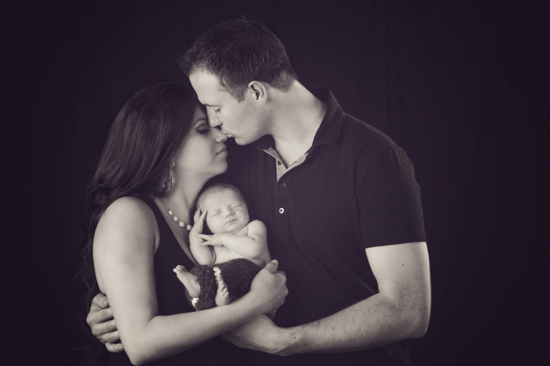 buffalo-newborn-photography-mom-and-dad3.jpg
