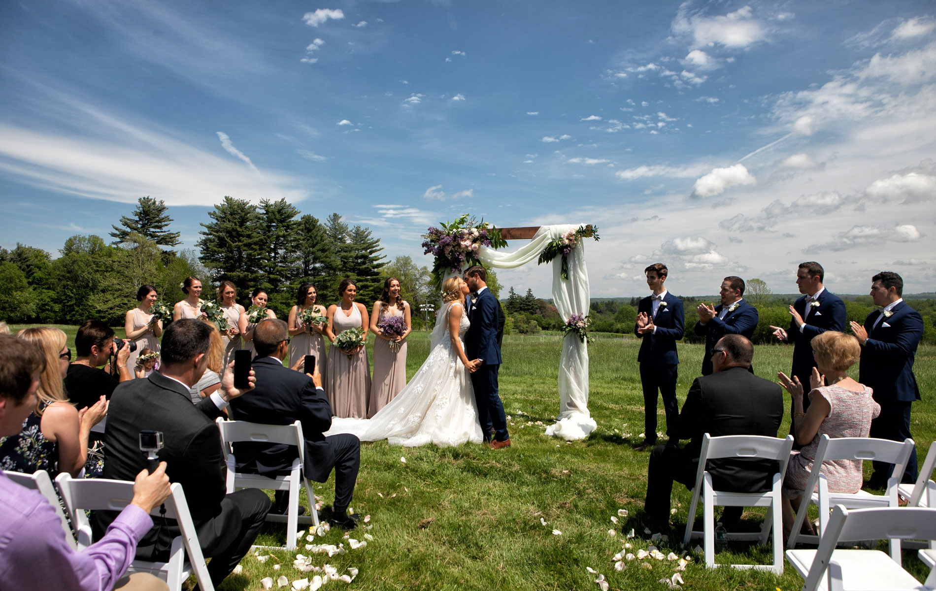 outdoor wedding ceremony at Knox Farm